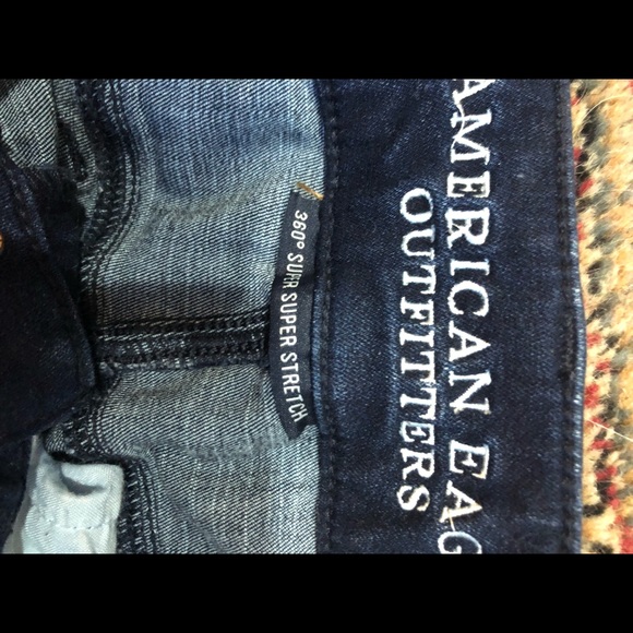American Eagle stretch distressed crop jeans - Picture 3 of 5